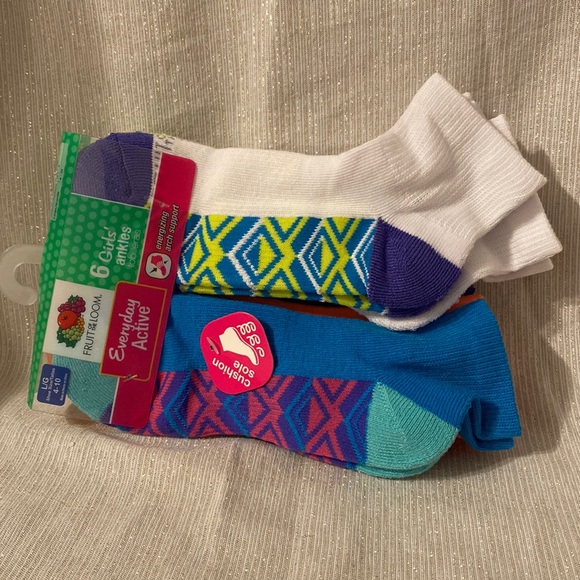 Lot of 6 pairs FRUIT OF THE LOOM Girls ankles socks L shoe size 4 - 10 - Picture 2 of 9